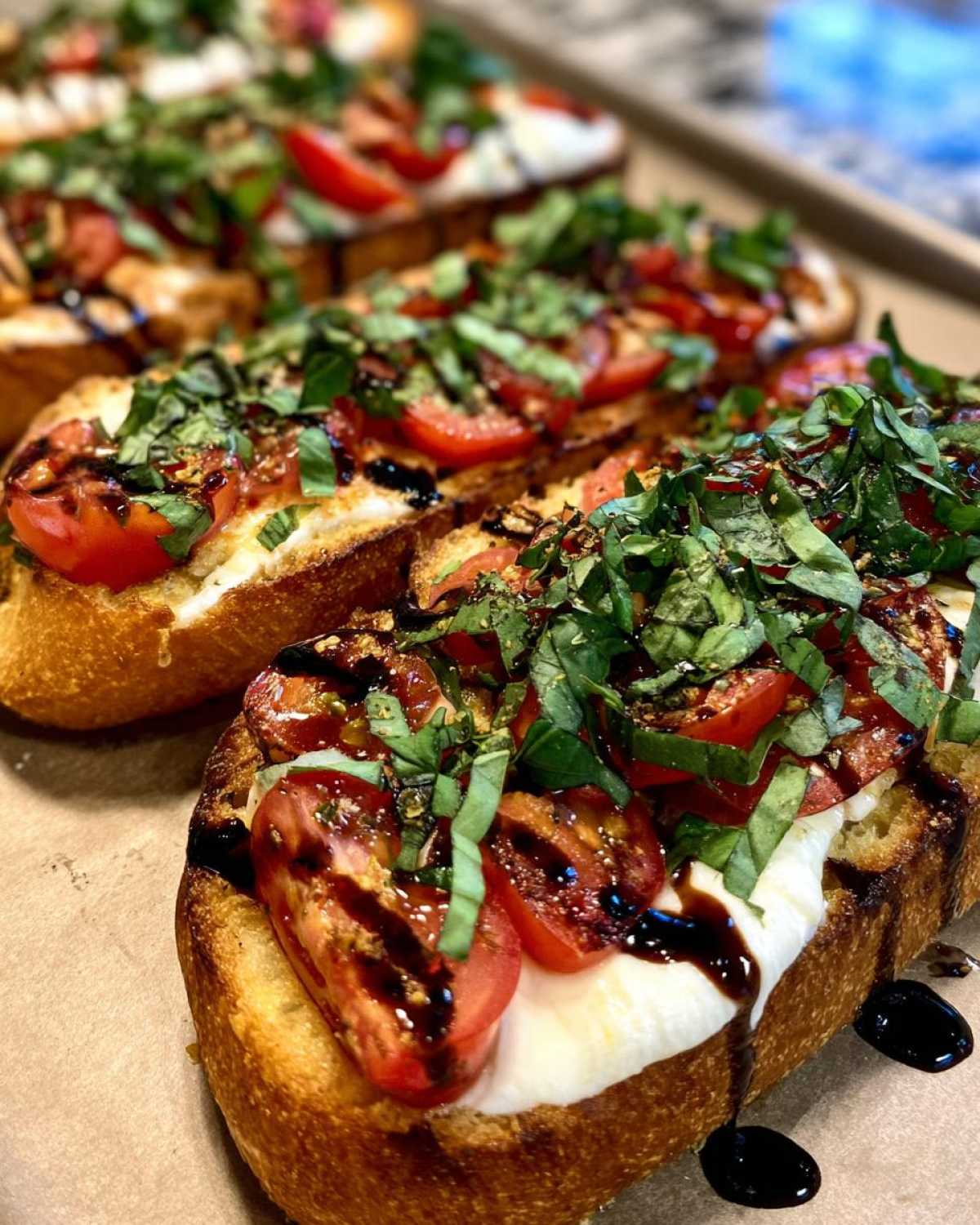 Backyard Caprese Garlic Bread - detail 1