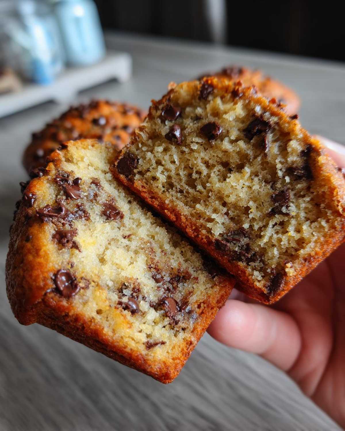 Classic chocolate chip muffins - detail 1