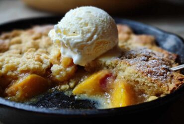 Skillet Peach Cobbler à la Mode